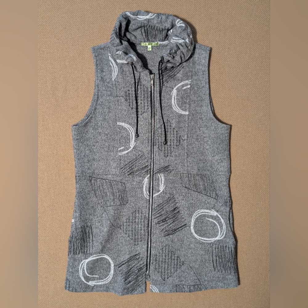 Trisha Tyler Gray Geometric Abstract Sleeveless Zip Up Sweater Vest